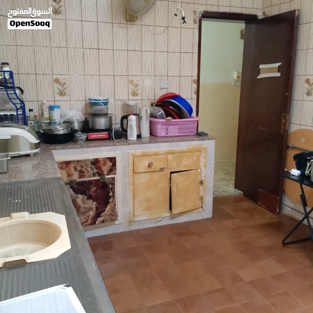 alkhawir Room with bathroom sharing kitchen Furnishedغرفة مع حمام مفروشة بالخوير و مطبخ مشترك