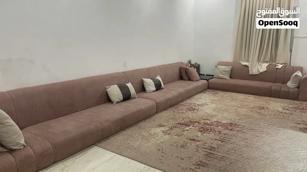 غنفات تفصال مع طاوله خشب بزاويه وزوليه