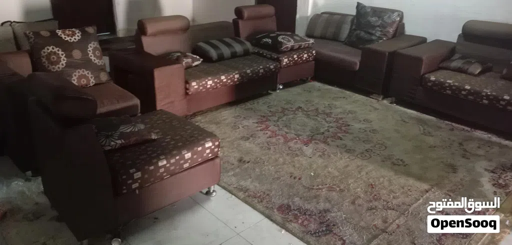 عنوان الإعلان: للبيع المستعجل.. طقم كنب أمريكي 6 قطع نظيف جداً (لقطة) النص: السلام عليكم، للبيع الس