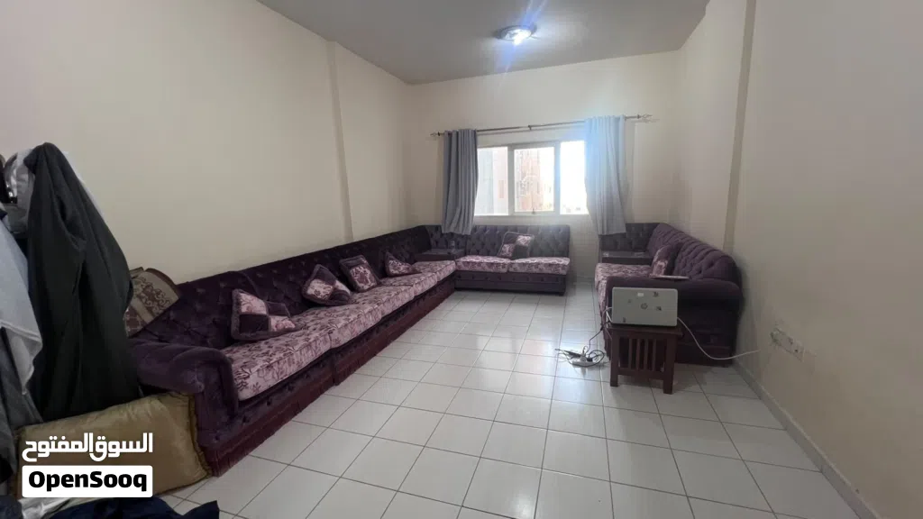 طقم كنب مع طاولات زوايا