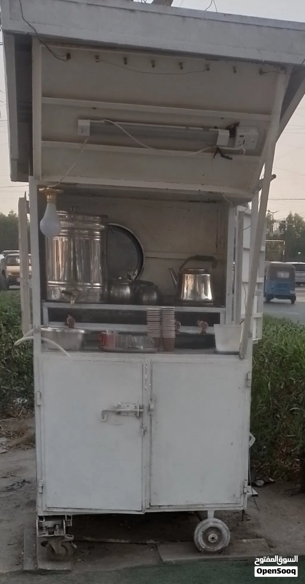 كشك شاي وقهوة للبيع مستعجل