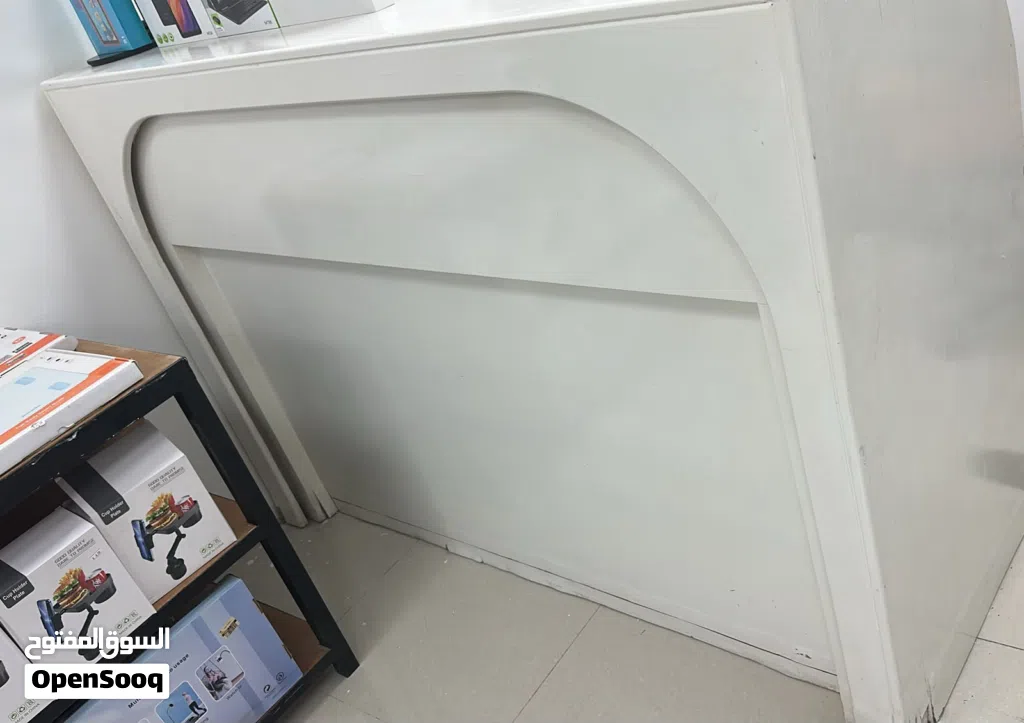 طاولة محل هواتف