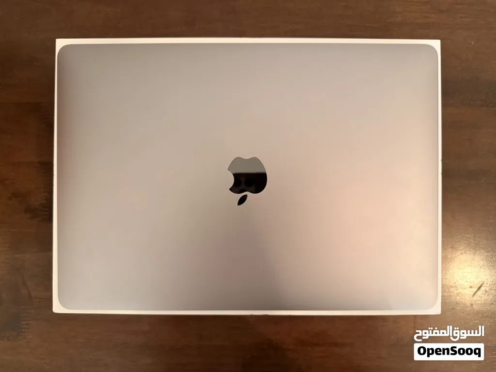 MacBook Air M1 Complete Set (Box, Charger, Mouse, Sleeve) - Excellent Condition