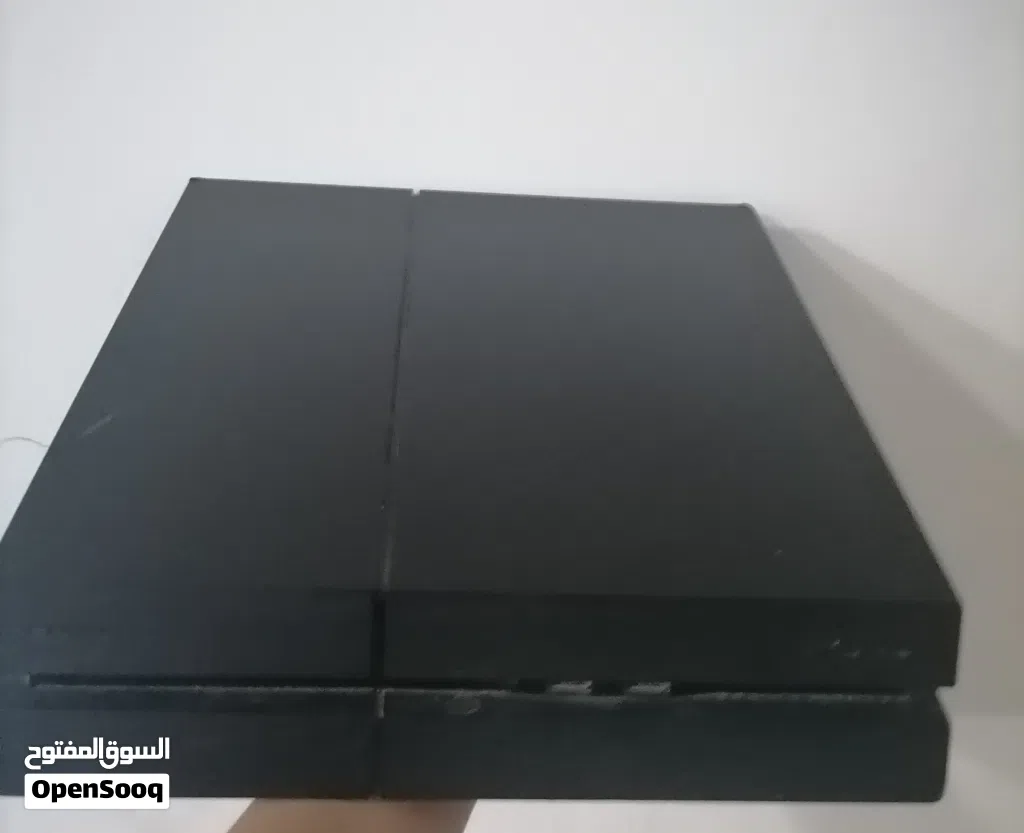 بلايستيشن 4 سليم نظيف ما فيه شي و سعر نهائي او للبدل بي لابتوب مواصفات في وصف
