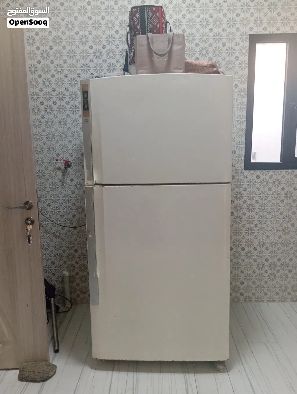 للبيع ثلاجه الحجم الكبير