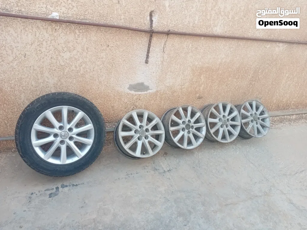 تويوتا كامري LE