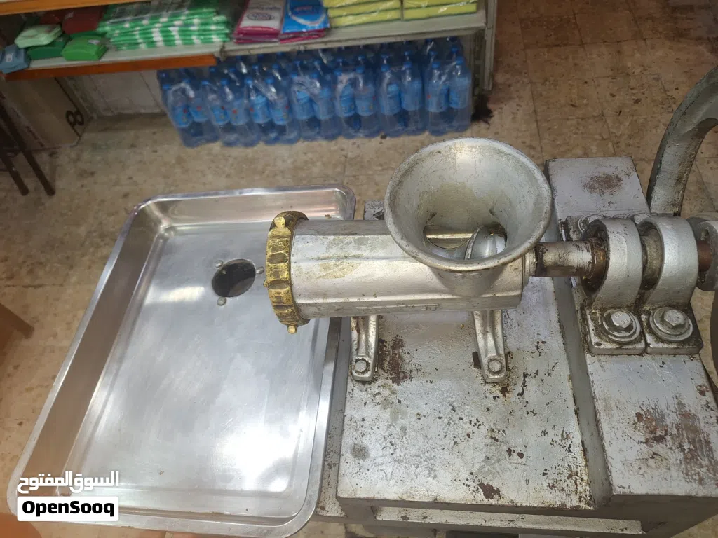 ماكينة لحمه حجم كبير مع 3مقاسة مع صحن ستانلس ستيل