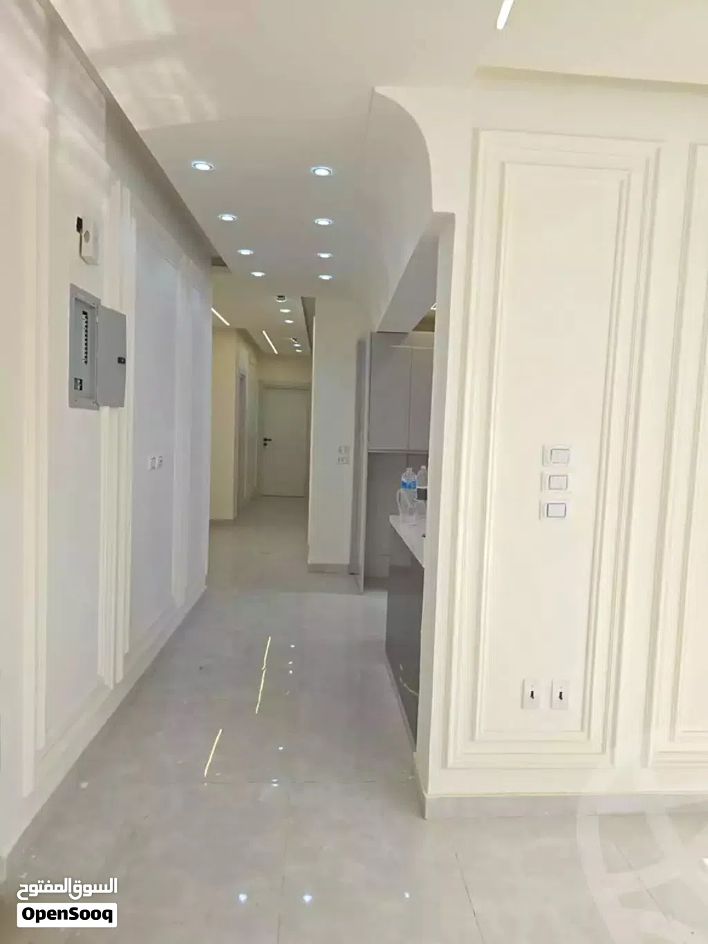 رووف طابق خامس نهاية بناء مساحتة 210 متر مربع .كوشان طابو مستقل على طريق جامعة القدس مباشرة.