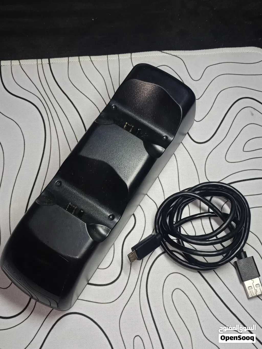 جهاز شحن يدات بلايستيشن 4 ممتاز و بحاله جيدة جدا /Excellent PlayStation 4 controller charger in good