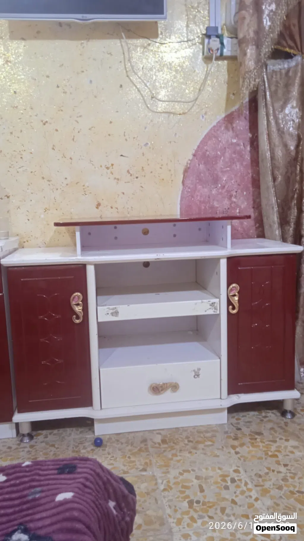 ميز بلازم او ميز غرفة او ميز مكياج