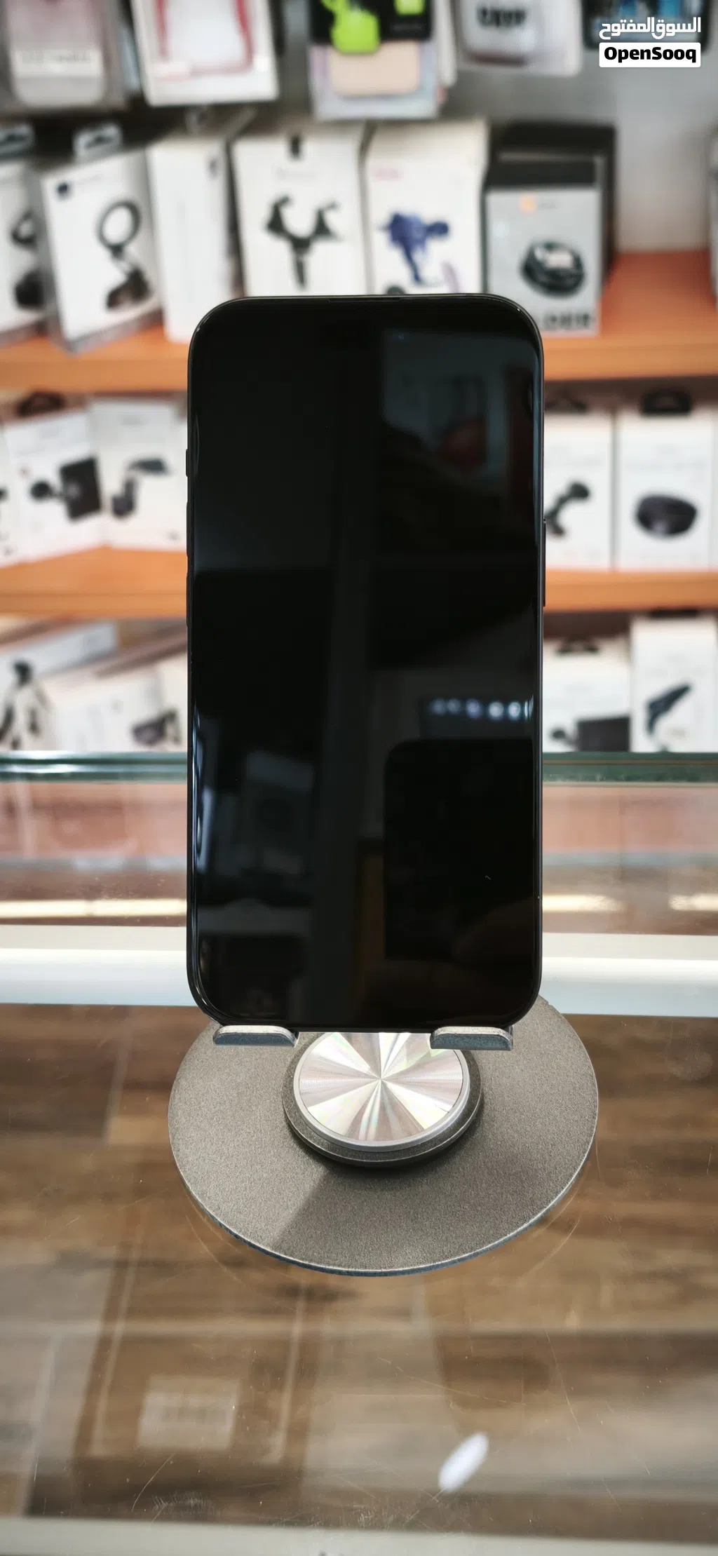 iphone 15 تخزين 256g لون اسود بطارية 84% لا يوجد خدوش بحالة الوكالة