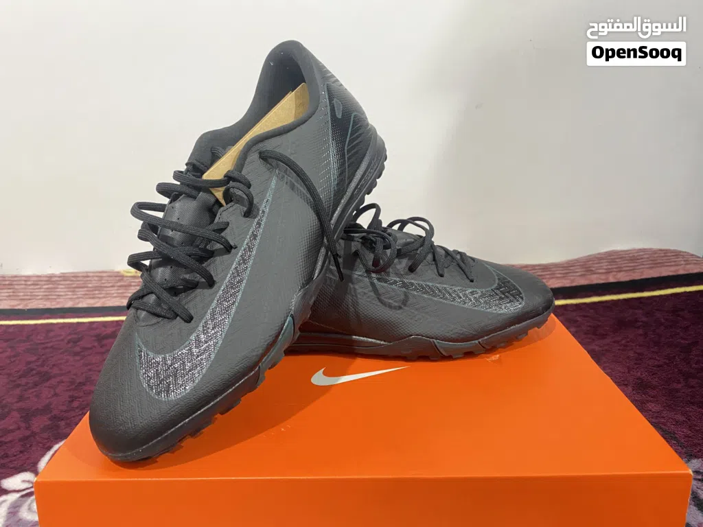 NIKE turf shoes