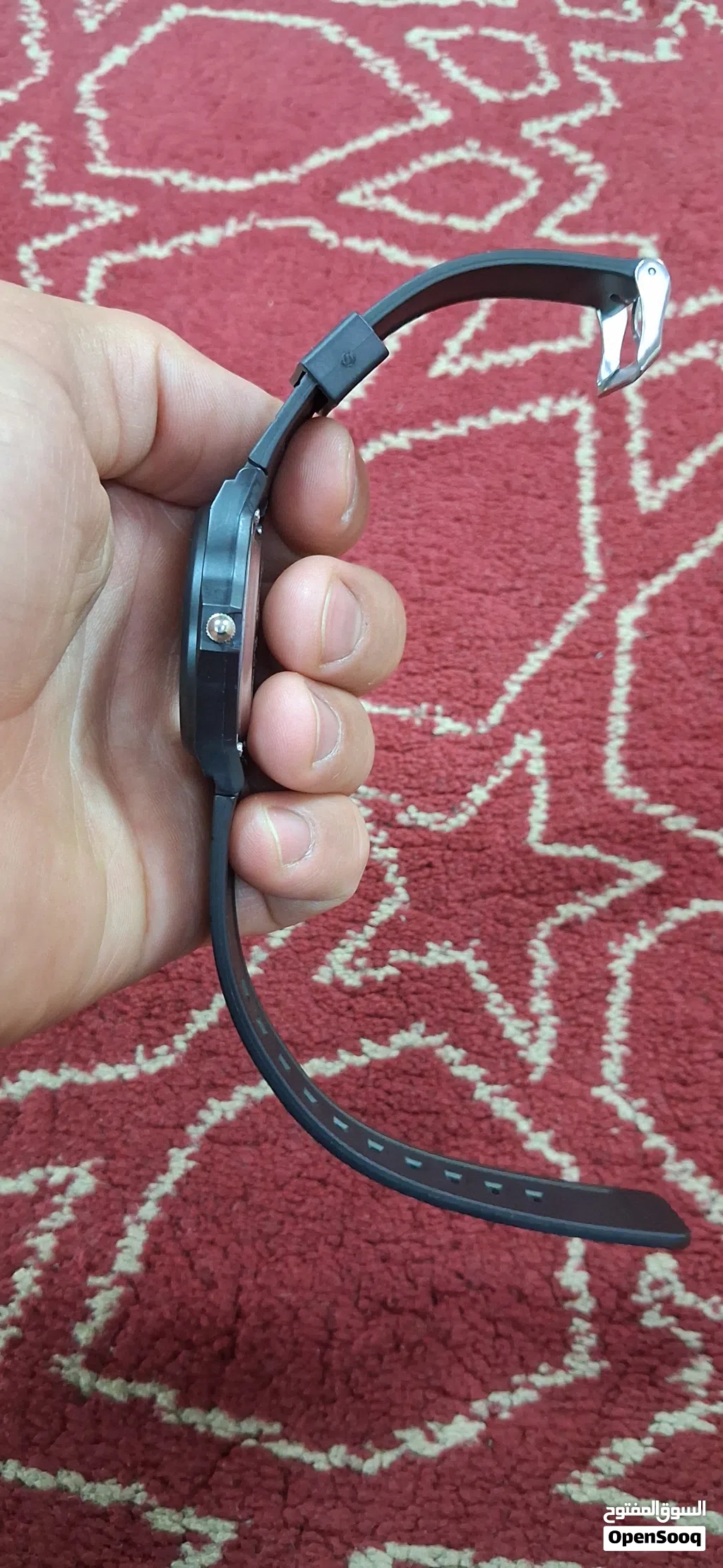 ساعة للبيع