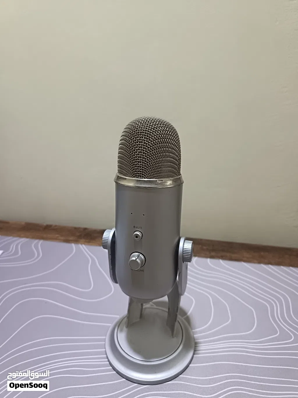 Used Silver Blue Yeti USB microphone - *READ DESC* مايكروفون بلو يتي فضي مستعمل - من فضلك اقرا الوصف