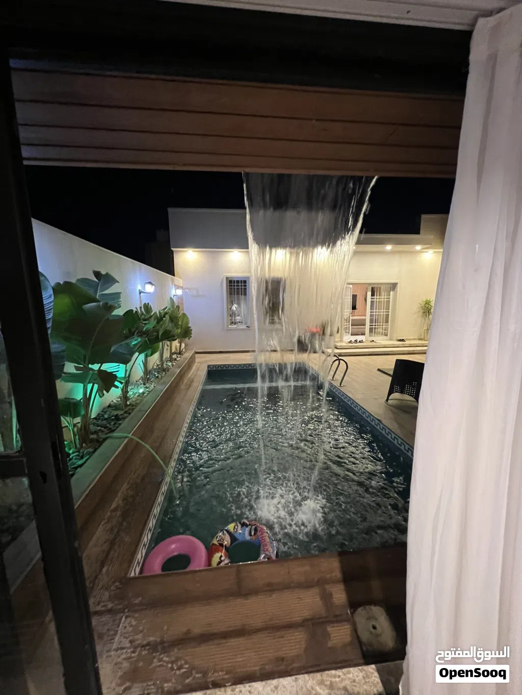 استراحة للبيع بتصميم عصري ومميز،