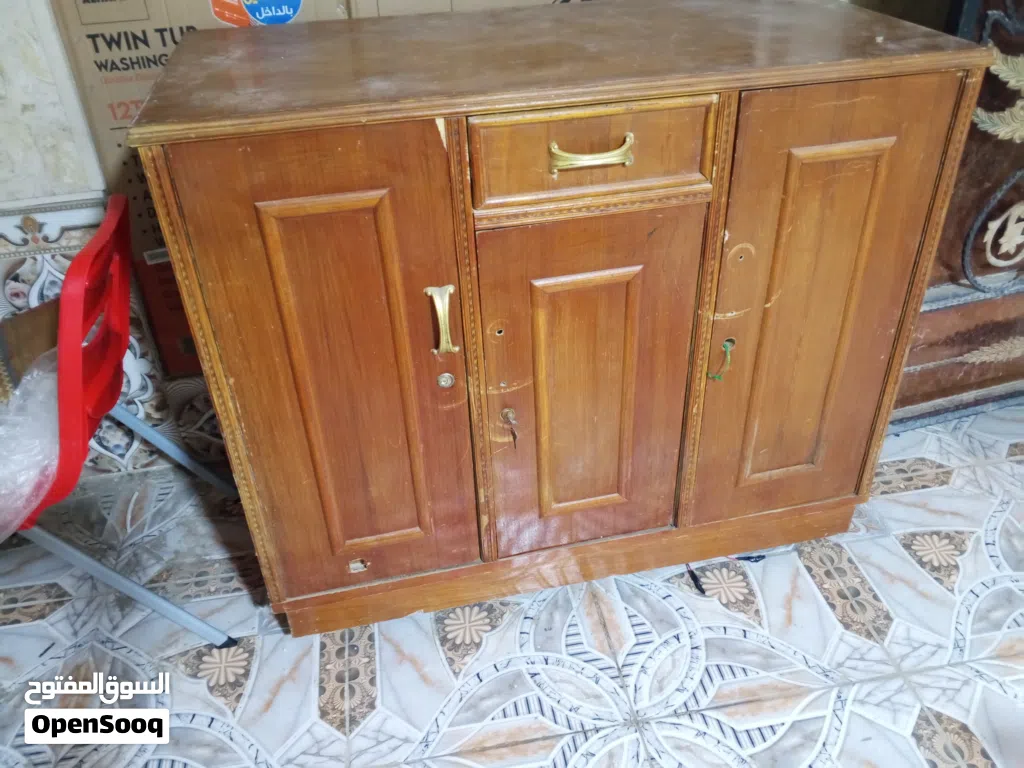 سلام عليكم بوفيه مستعمله نضيفه مابيها شي بس اليدات مال بيبن مشلواعت وكسره بسيطه