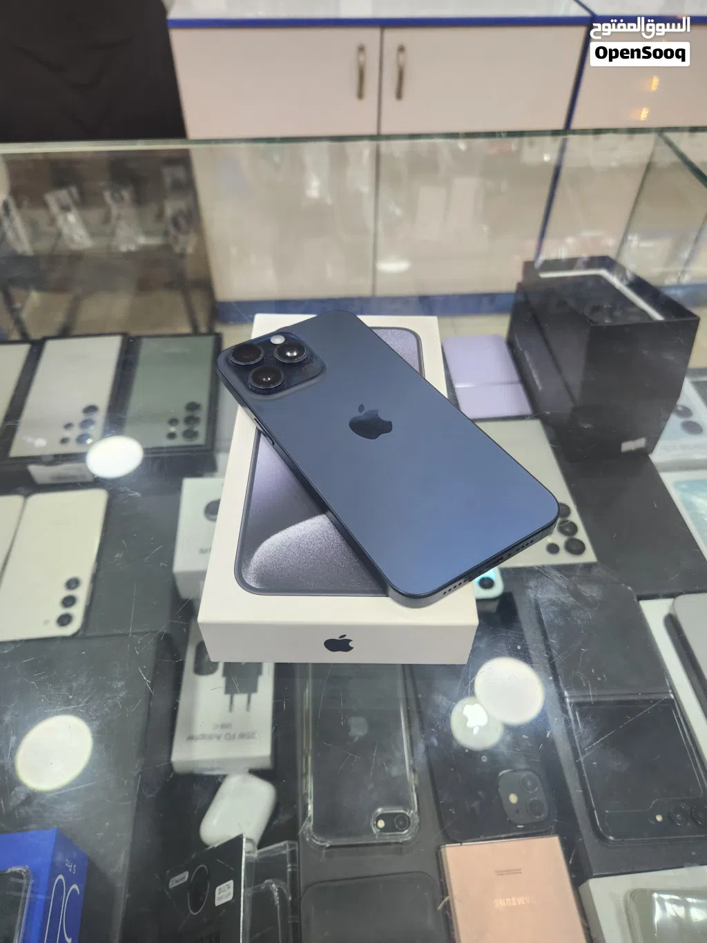 iPhone 15 pro max 256GB بحالة ممتازة