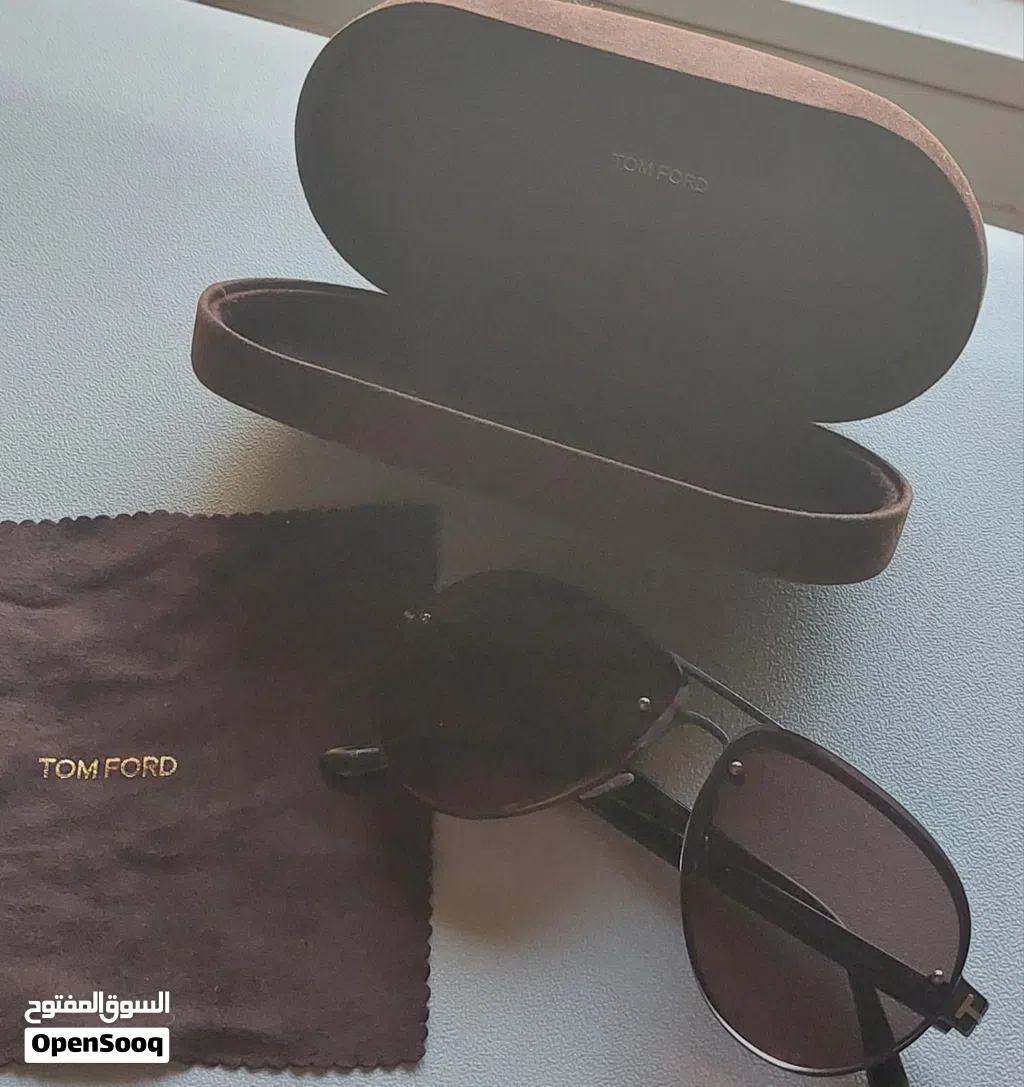 للتواصل واتس اب للبيع نظاره Tom Ford اصليه كامله المرفقات