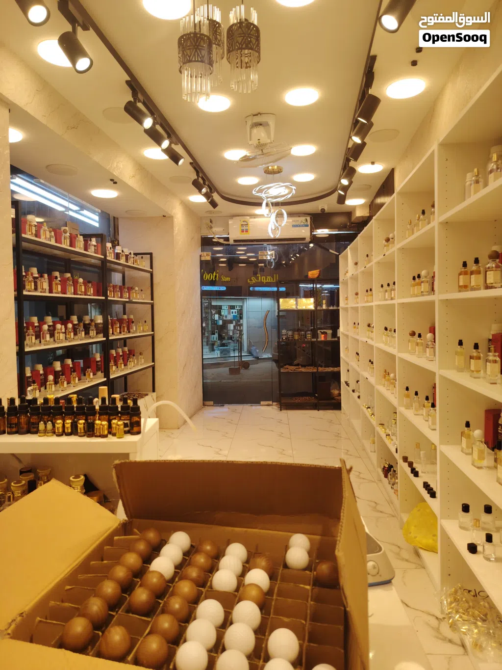 محل عطور (( للبيع )) سوق مطرح