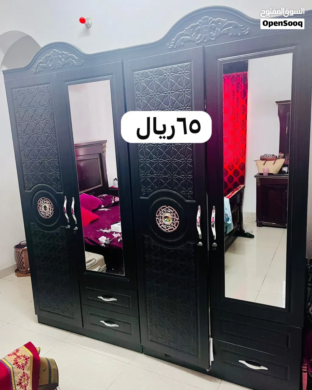 خزانة 4 أبواب بحاله ممتازه وأرفف متينه
