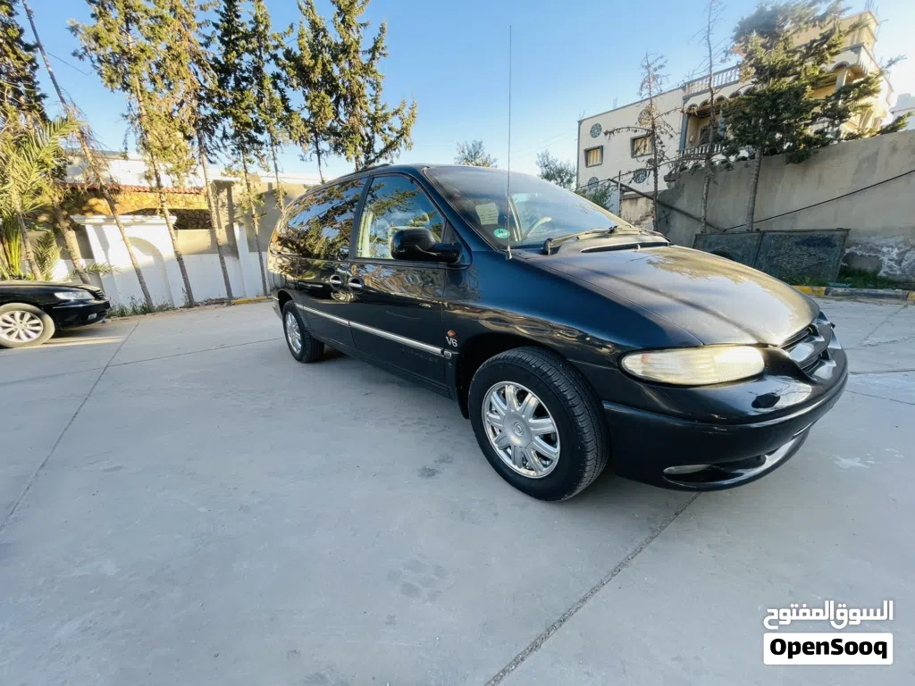 كرايسلر فوياجر LX