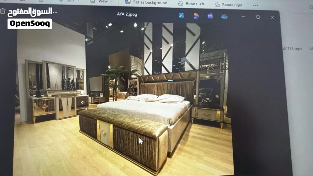سرير مع تسريحة وطاولتين جانبيات