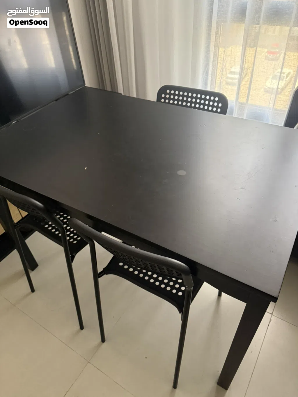 طاوله مع كراسي