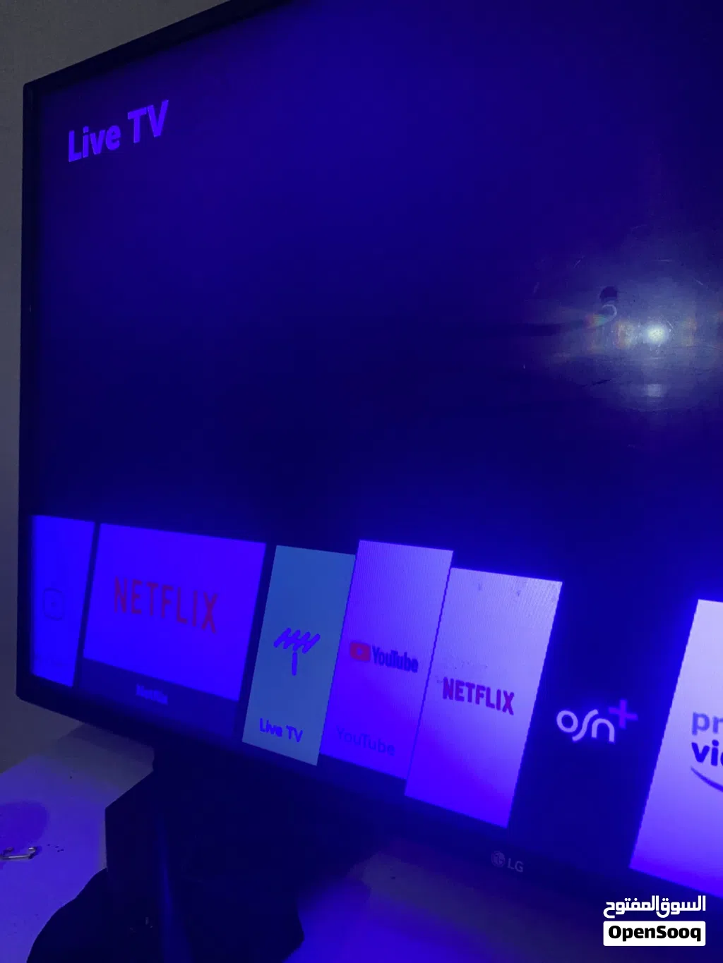 شاشة LG smart Tv ما عليها شي بس يوجد شي بسيط فيه