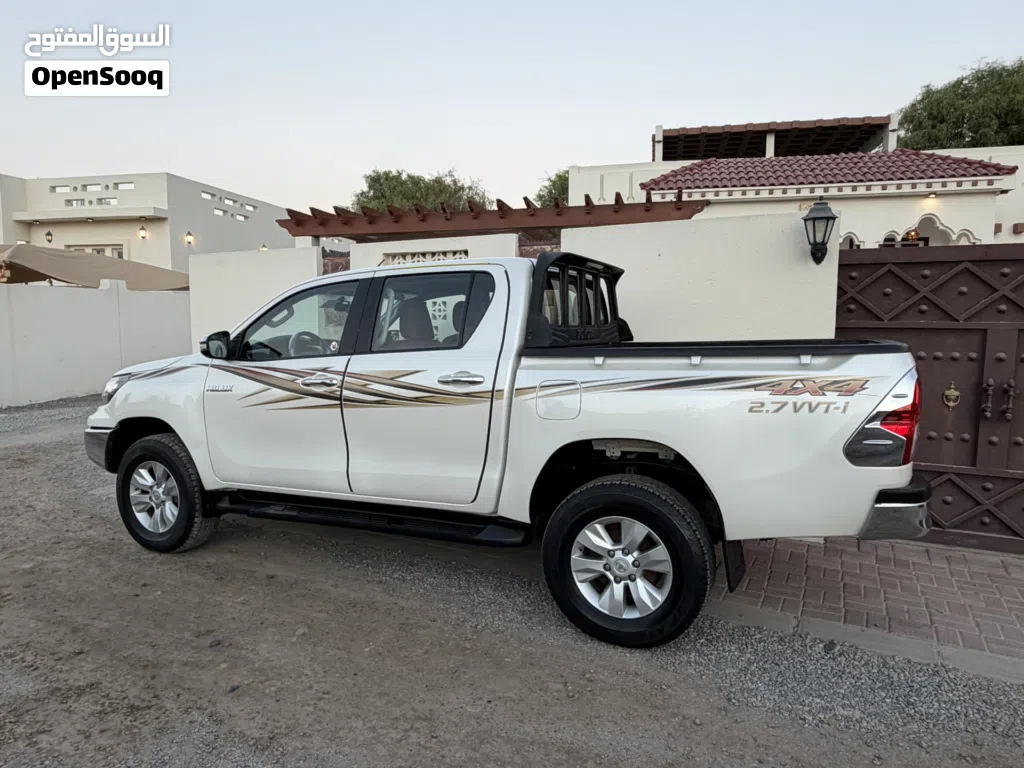 تويوتا هيلوكس SR5