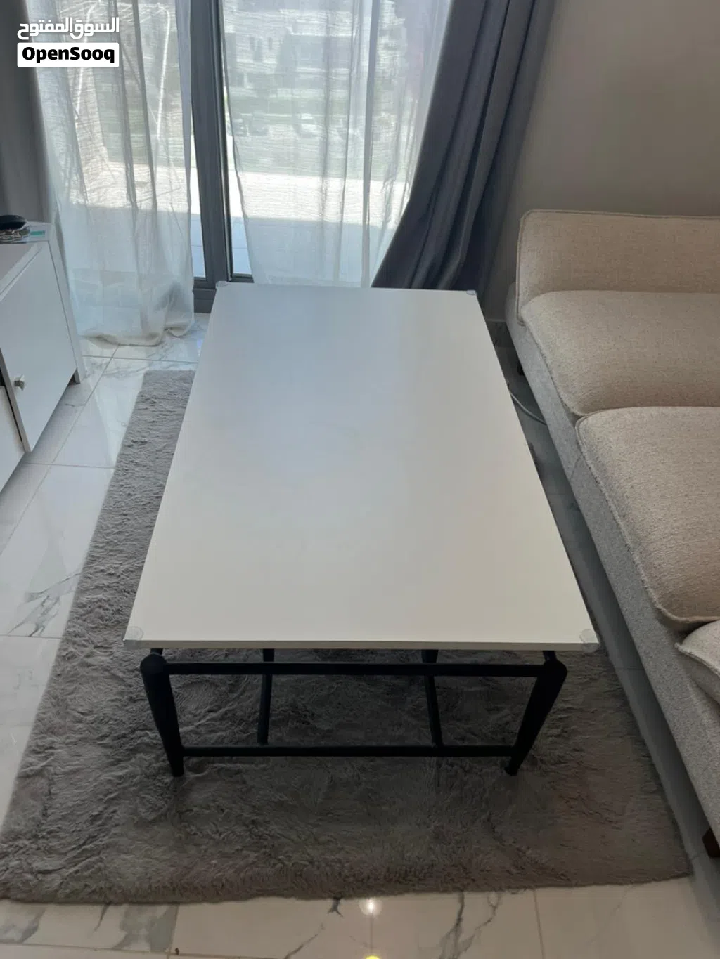 Modern White Coffee Table + Soft Faux Fur Grey Rug Set – Excellent Condition