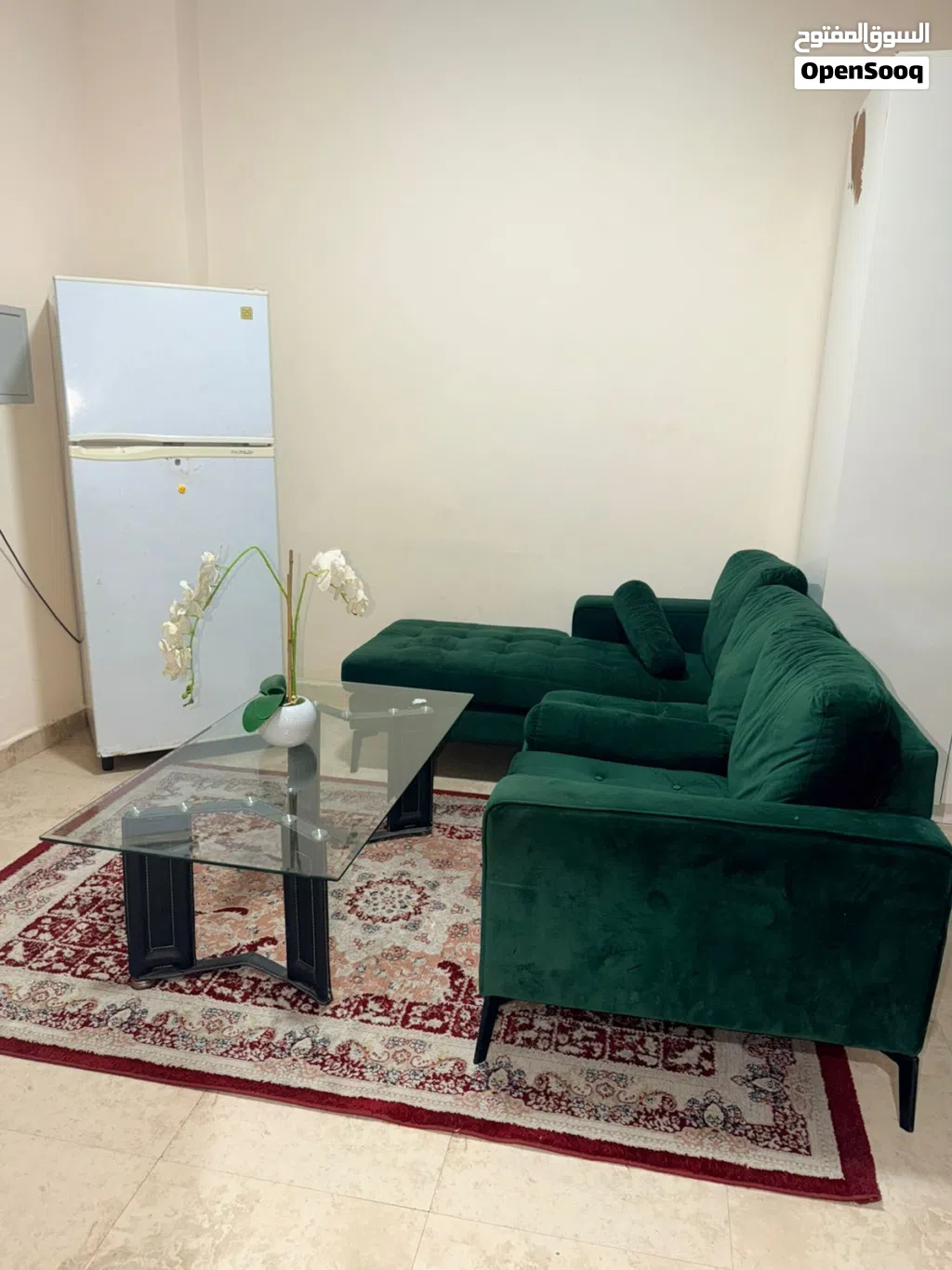 استوديو للإيجار الشهري