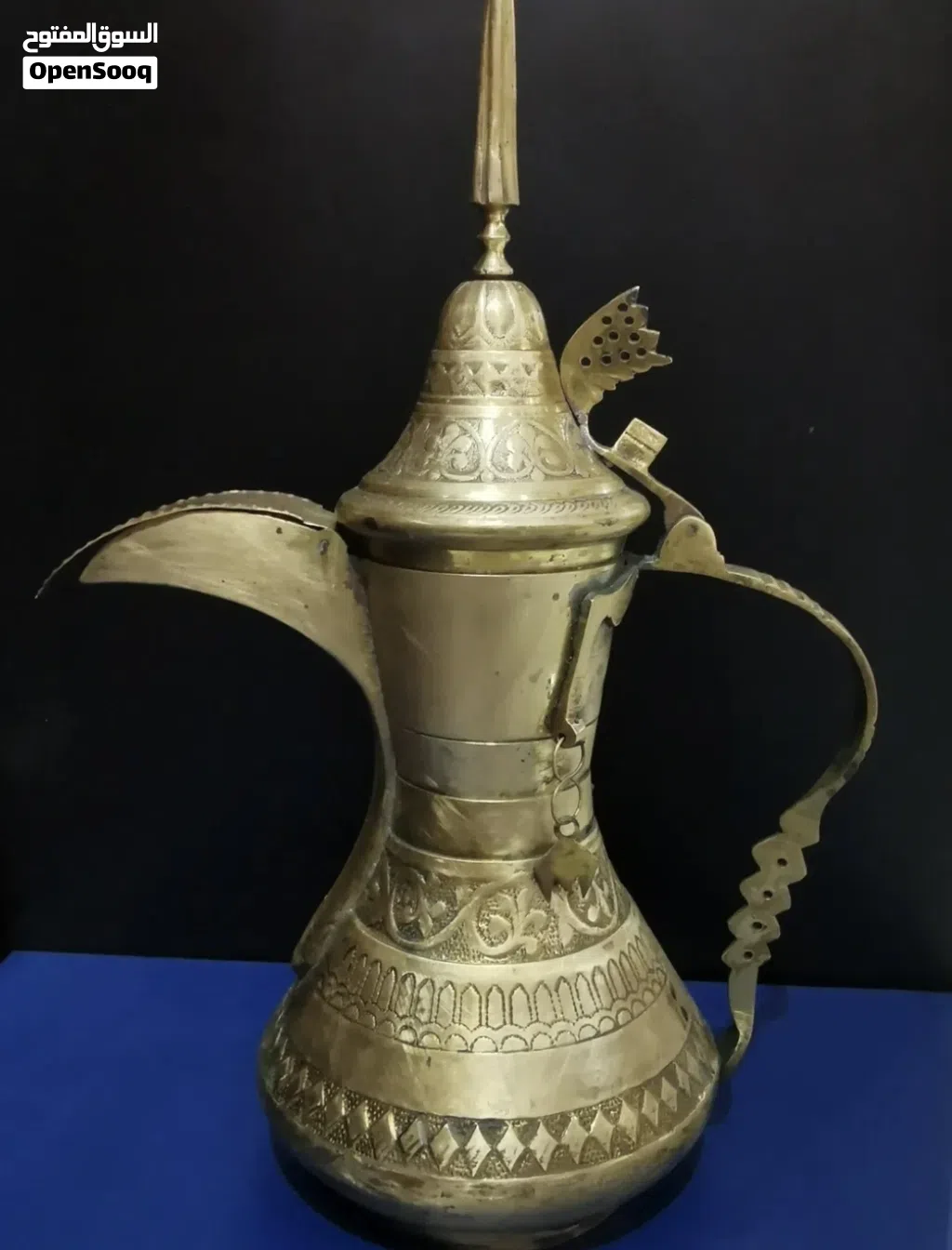 للبيع دلة نحاسية منقوشة