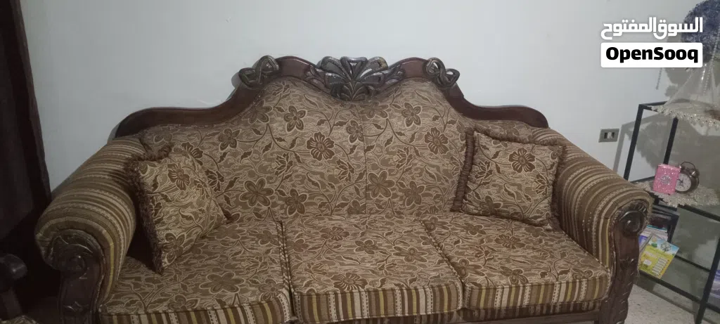 طقم كنب وضيوف وطاوله سفره وبوفيه