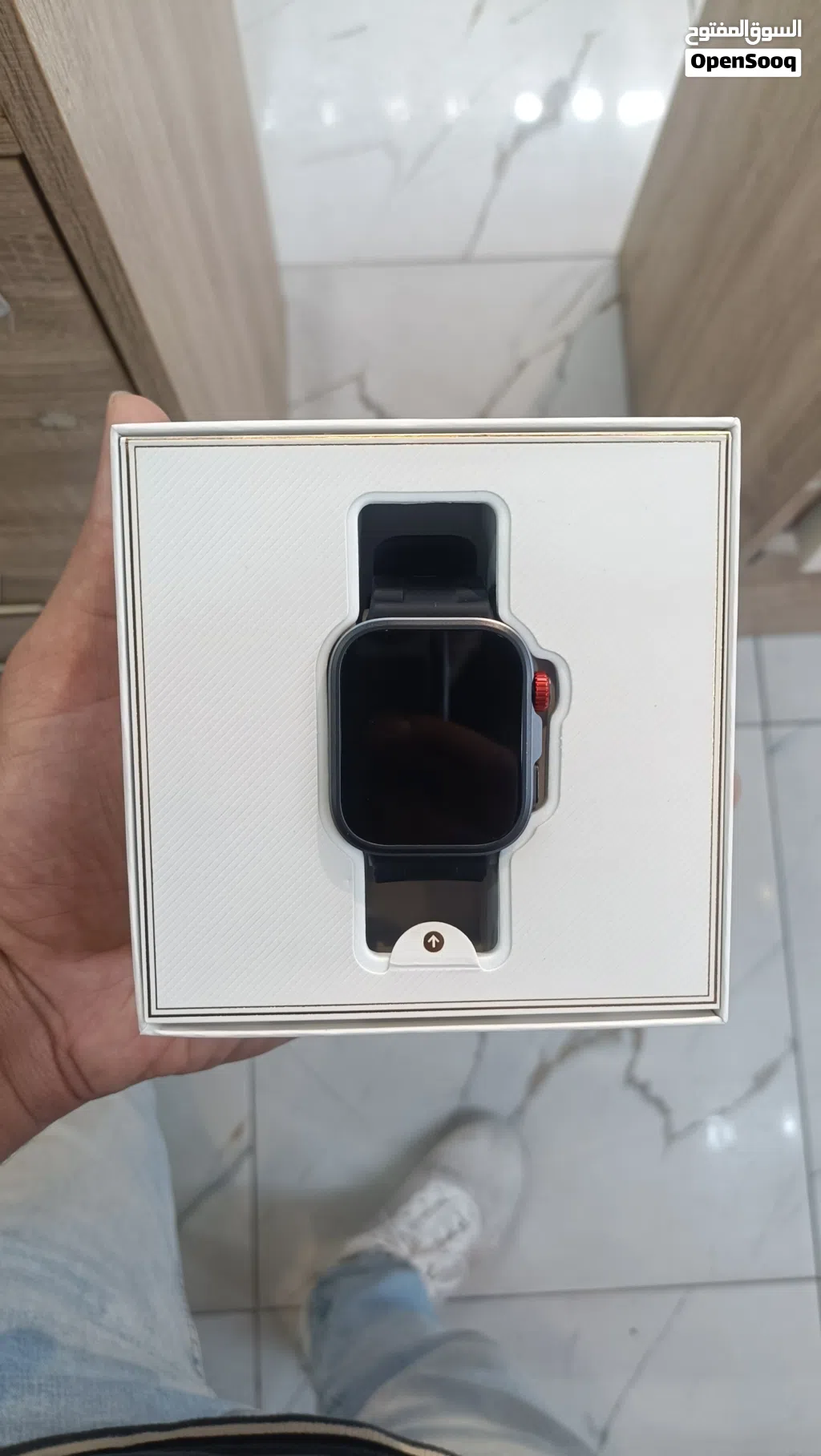 ساعه هواوي فيت 4برووووو مستخدمه كام يوم جديده اللهم بارك ولا خدش ولا غلطو مع الكرتون والشاحن الاصلي