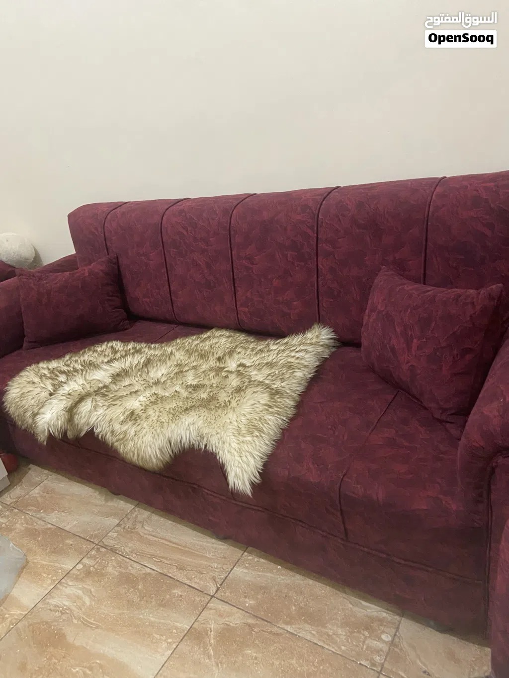 طقم كنب مكون من سبع مقاعد