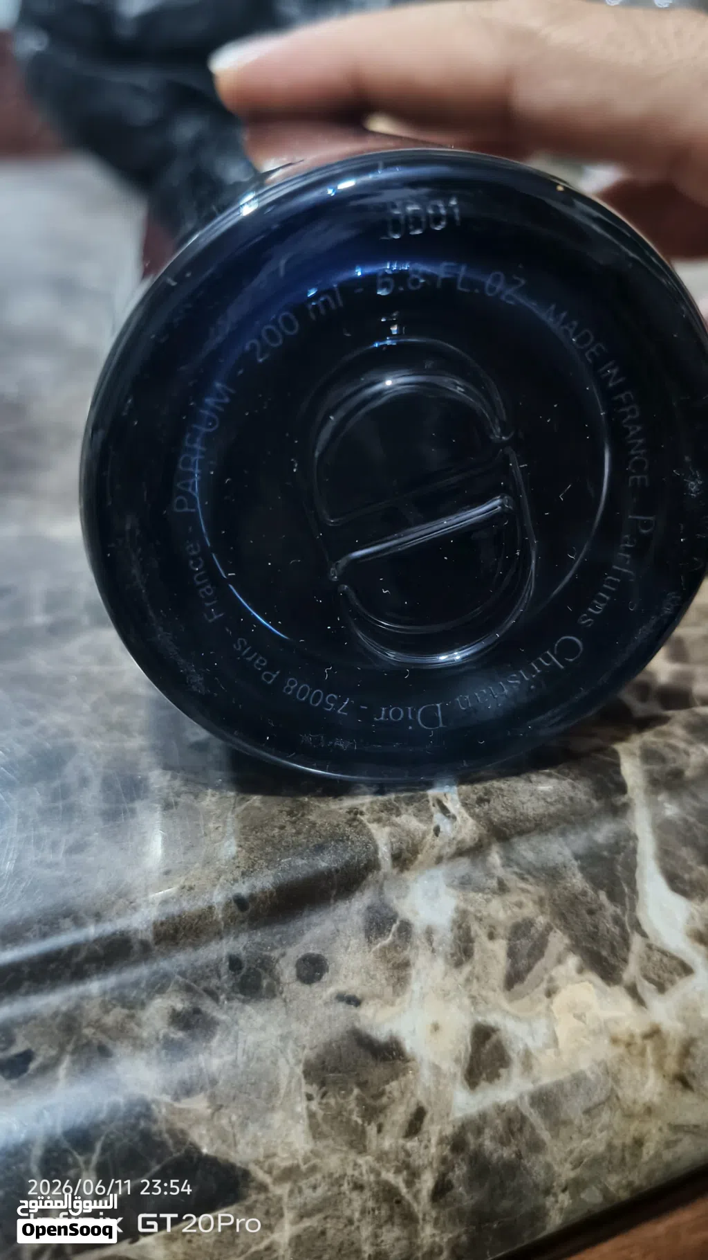زجاجت عطر اريد بيعيه اصلي ماركه Dior 200 ملي