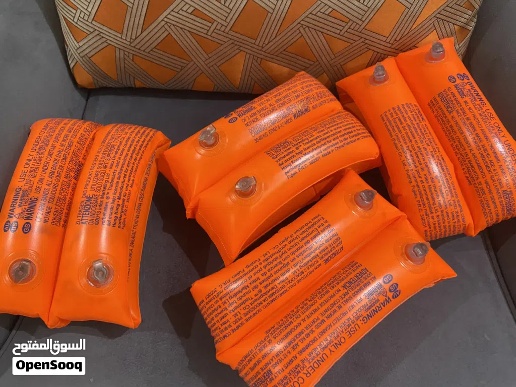 عوامات سباحة أصلية من Intex