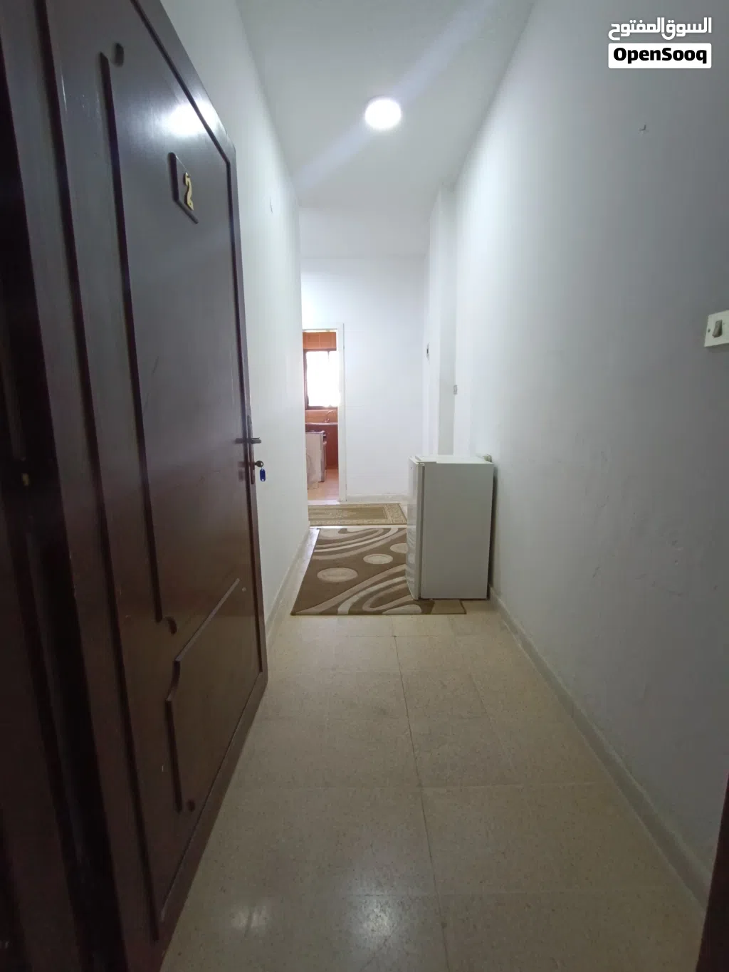 استوديو مفروش بنظام سويت مقابل الجامعة الاردنية بداية طلوع نيفين من المالك مباشرة / عمارة عائلية