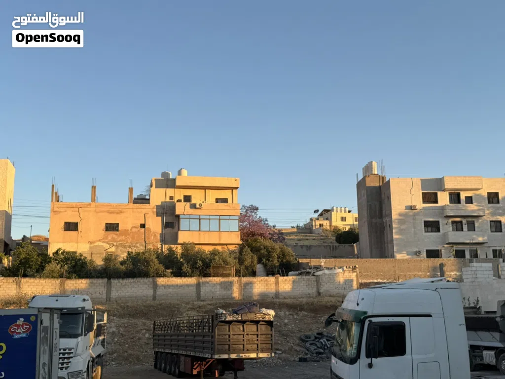 ارض مع تسوية للبيع