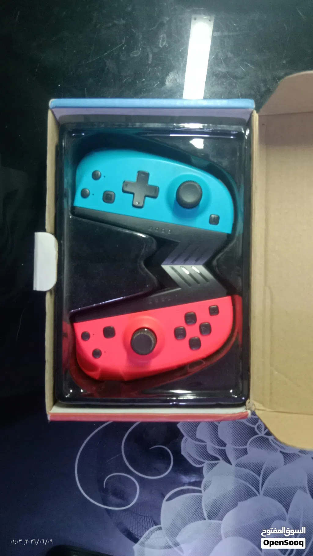Joy Pad Nintendo switch كنترولر نينتندو سويتش باللون الازرق و الاحمر