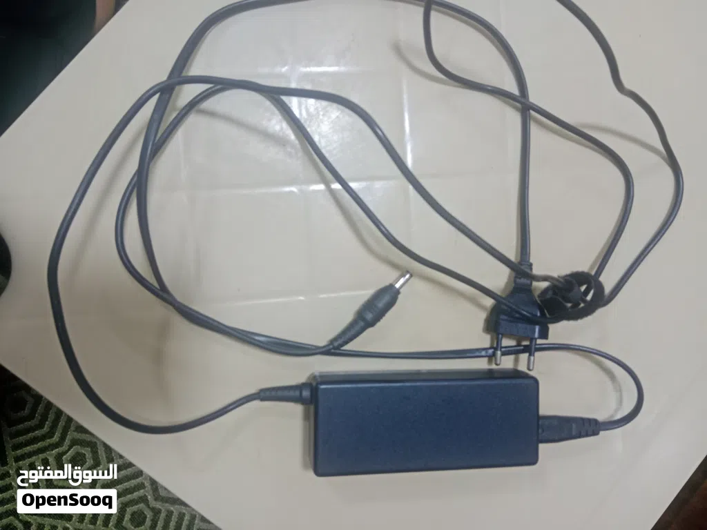 شاحن TosHlBA مستعمل تبع شركه