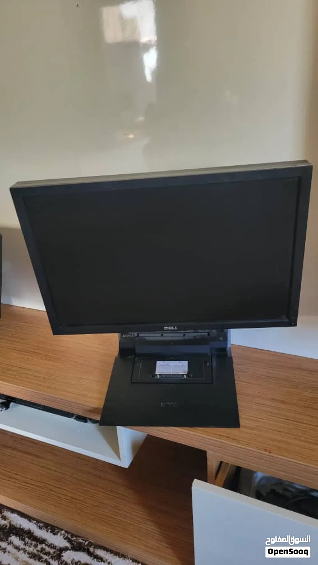 شه كمبيوتر ماركه DELL اصليه حجم 24 فيها جميع المداخل تقدر تستعملها ع كل الاجهزه يوجد بها مدخل صوت
