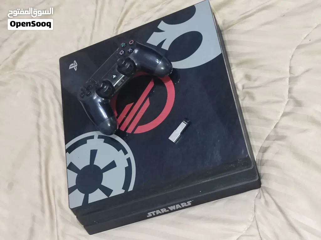 بلايستيشن 4برو نظيف مش مفتوح استعمال نظيف جدا بكامل ملحقاته