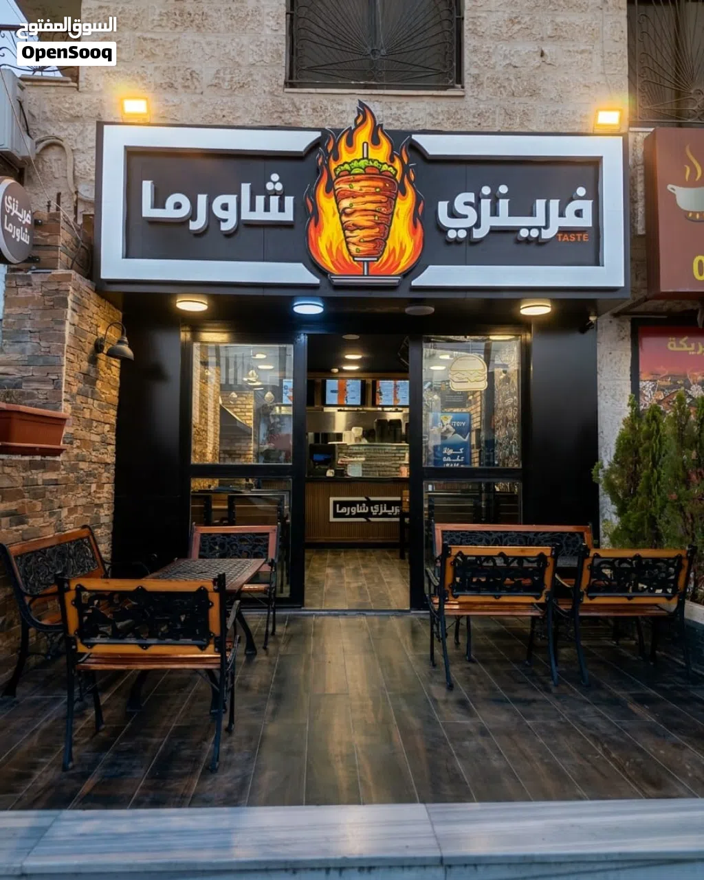 مطعم شاورما و سناكات موقع حيوي في مرج الحمام للبيع