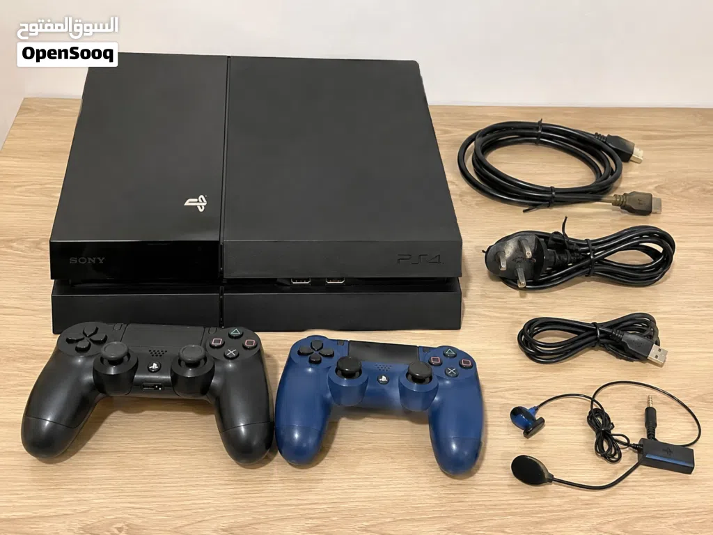 للبيع بلايستيشن 4 (PS4) بحالة ممتازة ويعمل بدون أي مشاكل