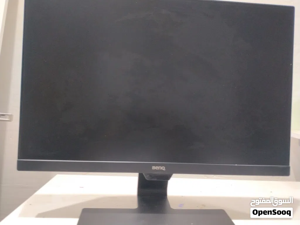 للبيع شاشةFULL HD من شركة Benq نظيفة حجم 22.5 بوصة