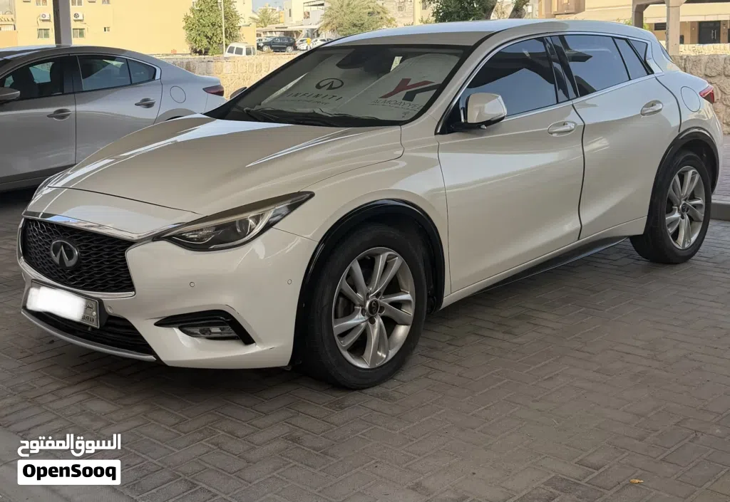 Infiniti Q30 Pure