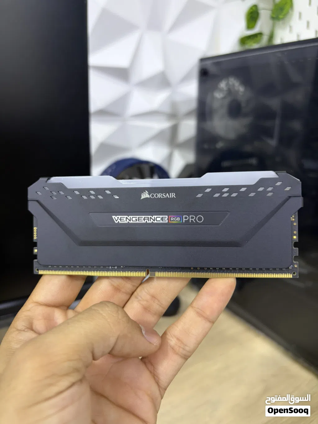 للبيع 8GB DDR4 3200MHz Desktop RAM(Corsair)