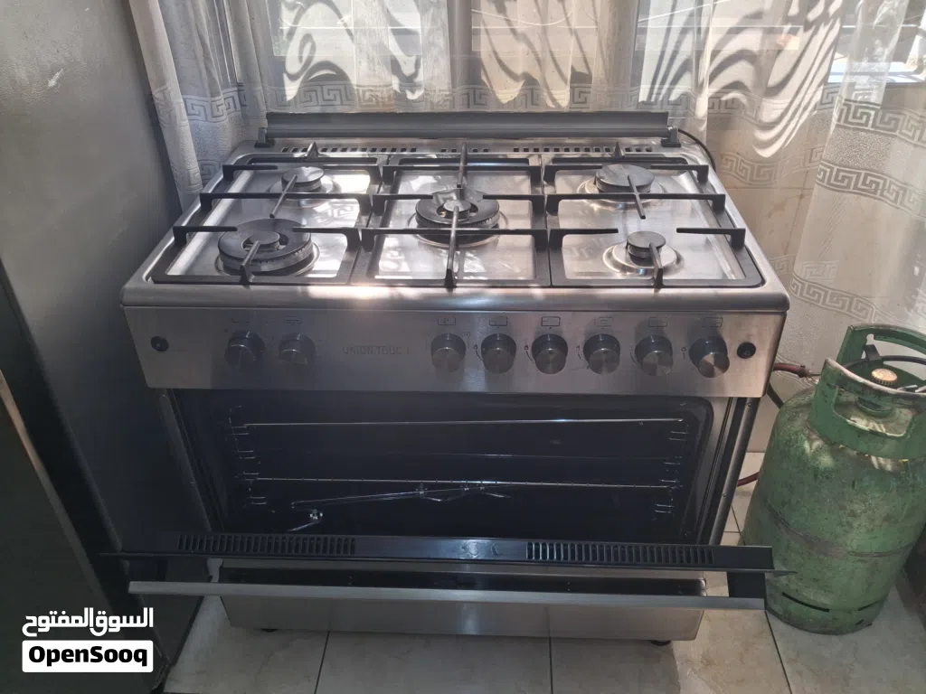خزانه مستعمل /غاز مستعمل /سرير كامل مع خضب مع فرشه الواحده بسبعين دينار / فرن مستعمل /جهاز ماشي كهرب