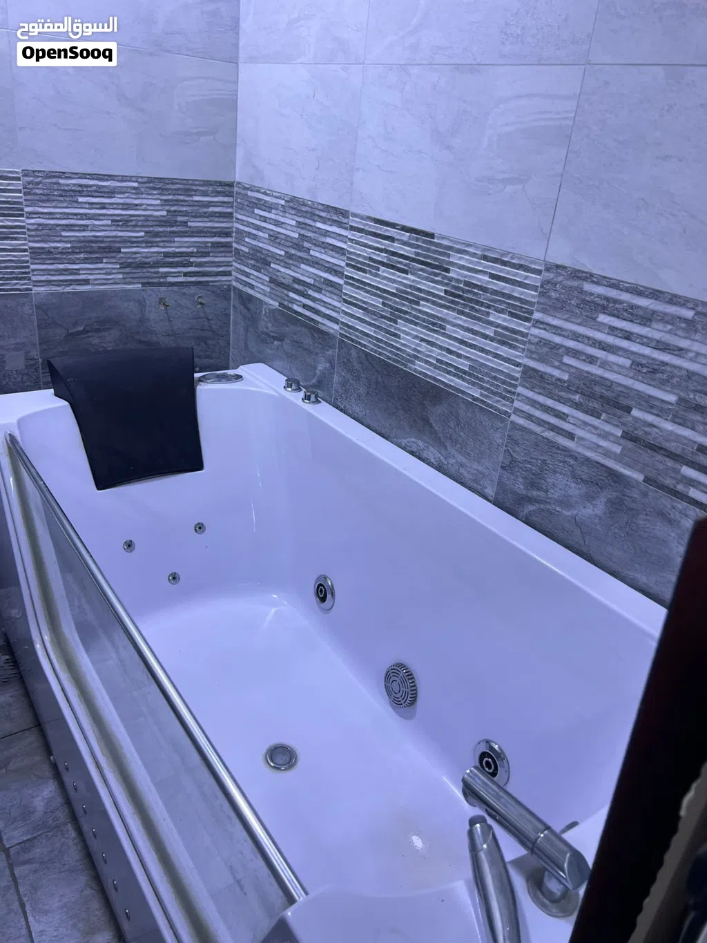 للايحار استوديو ب السالميه علي الدائري الخامس سعر مميز apartment for rent in Salmiya